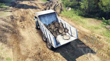 El cuerpo del camión en los Urales para Spin Tires