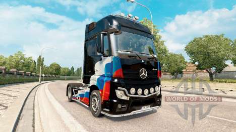 Pieles de la bandera rusa en el Mercedes-Benz Ac para Euro Truck Simulator 2